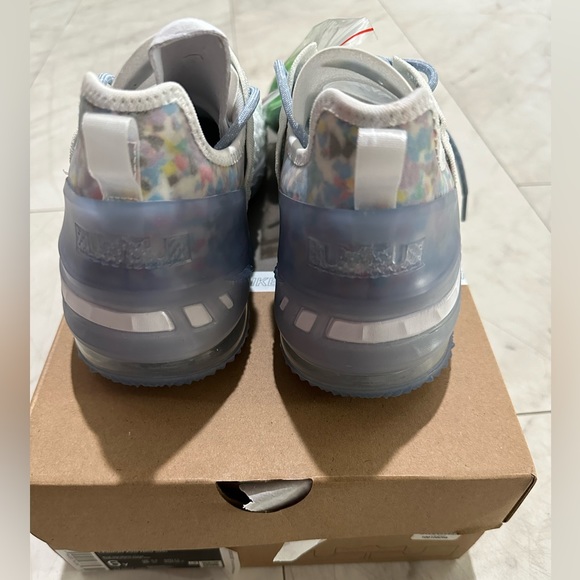 lebron18 blue tint